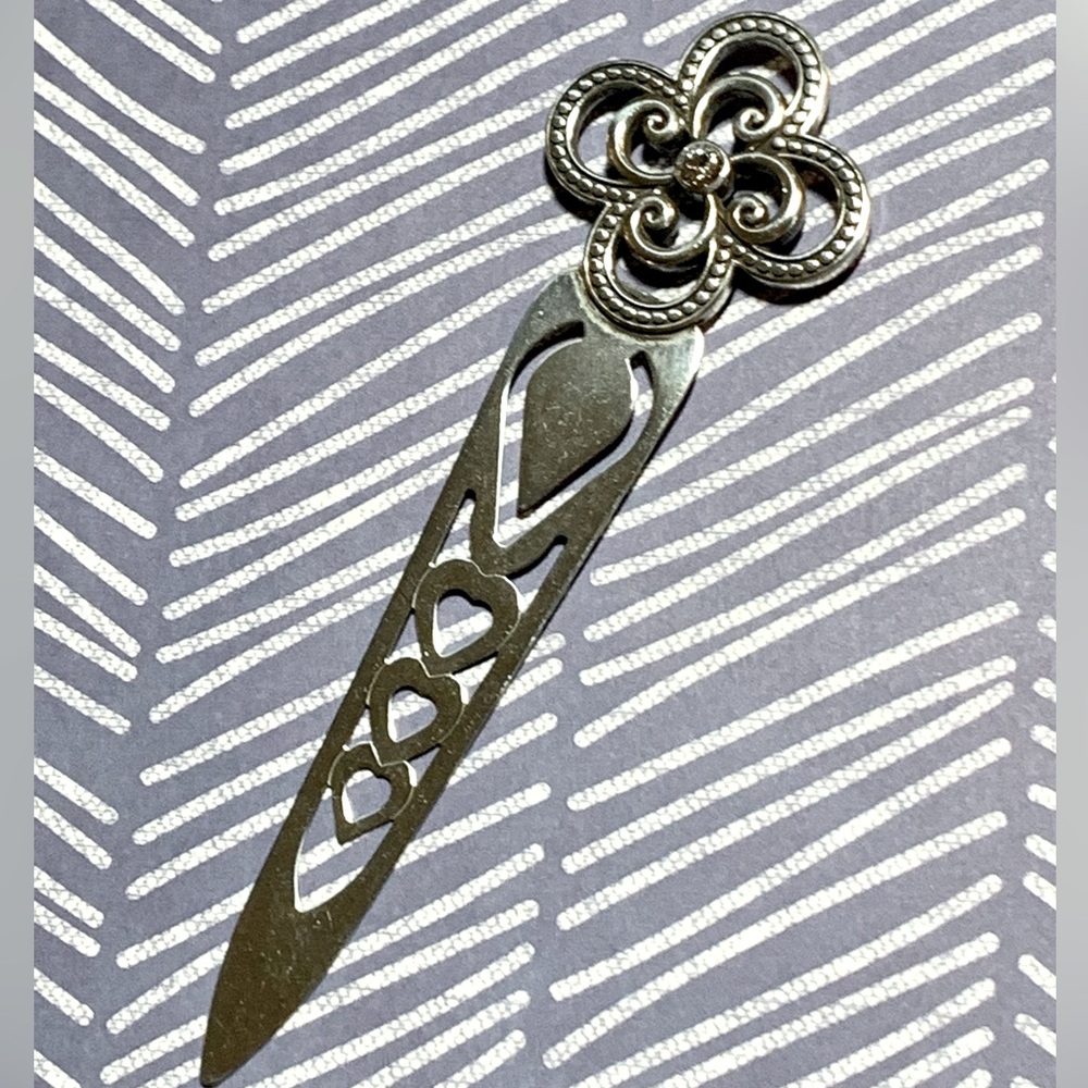 💖 A beautiful silver metal bookmark with a sparkly rhinestone from Brighton! 💖